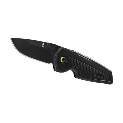 Skladací nôž GERBER GDC TECH SKIN POCKET KNIFE s čiernou čepeľou a rukoväťou pokrytou gumovou vrstvou pre ochranu gadgetov. Má poistku Lock back a ľahko sa otvára jednou rukou. Vyrobený z nehrdzavejúcej ocele.