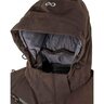 Detail kapucne pánskej zimnej bundy Merkel Gear Expedition Winter s logom na vrchu. Bunda je vyrobená z vetru a vodeodolného materiálu a je vybavená integrovanou membránou Merkel Gear 37,5.