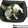 Vyhrievaný vankúš pre domáce zvieratá Alpenheat Fire-PetCushion s malým psom vo vnútri a elektrickým káblom na pripojenie.